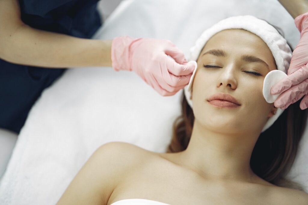 girl getting a facial at the best med spa in los angeles
